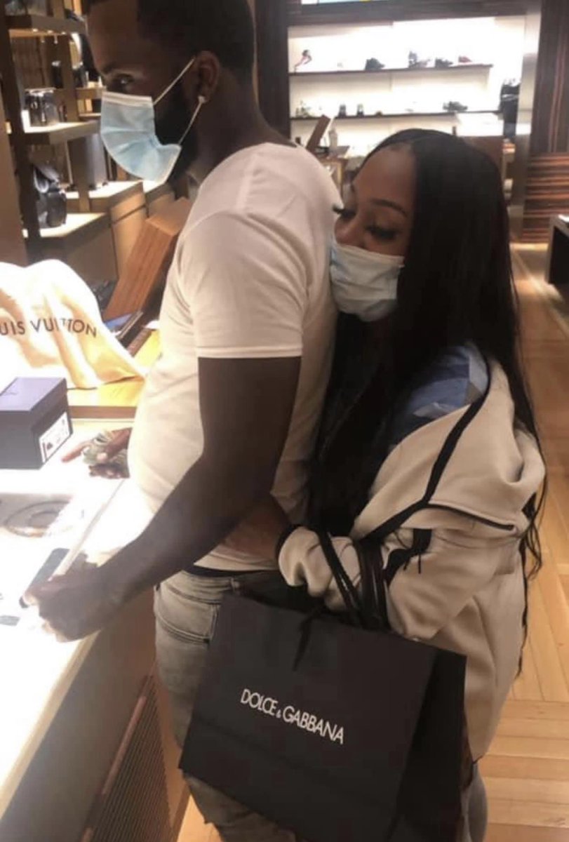I just want to stand behind you like this while you pay for everything ☺️🥴😂