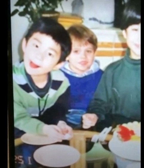 happy_henryl89's tweet photo. ㅎㅎ 너무 재구쟁이 같은 표정
#HappyHenryDay❤
#헨리생일축하해요🧡
#헨리사랑해����
#태어나줘서 너무 고마워💚
#영원히 함께 하자💙
#한국에 와줘서 정말 고마워💜
#henrylau @henryl89
#henrysolo9thanniversary
#헨리솔로9주년축하해
#flytothedance
#劉憲華
#henry #헨리라우 #헨리 #ヘン https://t.co/0mjOzqRK3T