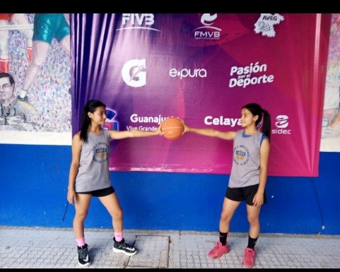 ReginaJoyaHern1's tweet photo. #MegustadeCelaya
#MaristaCelaya
Me gusta Celaya porque es una ciudad que apoya el deporte.❤️🏀 https://t.co/m1NxuH4BqB