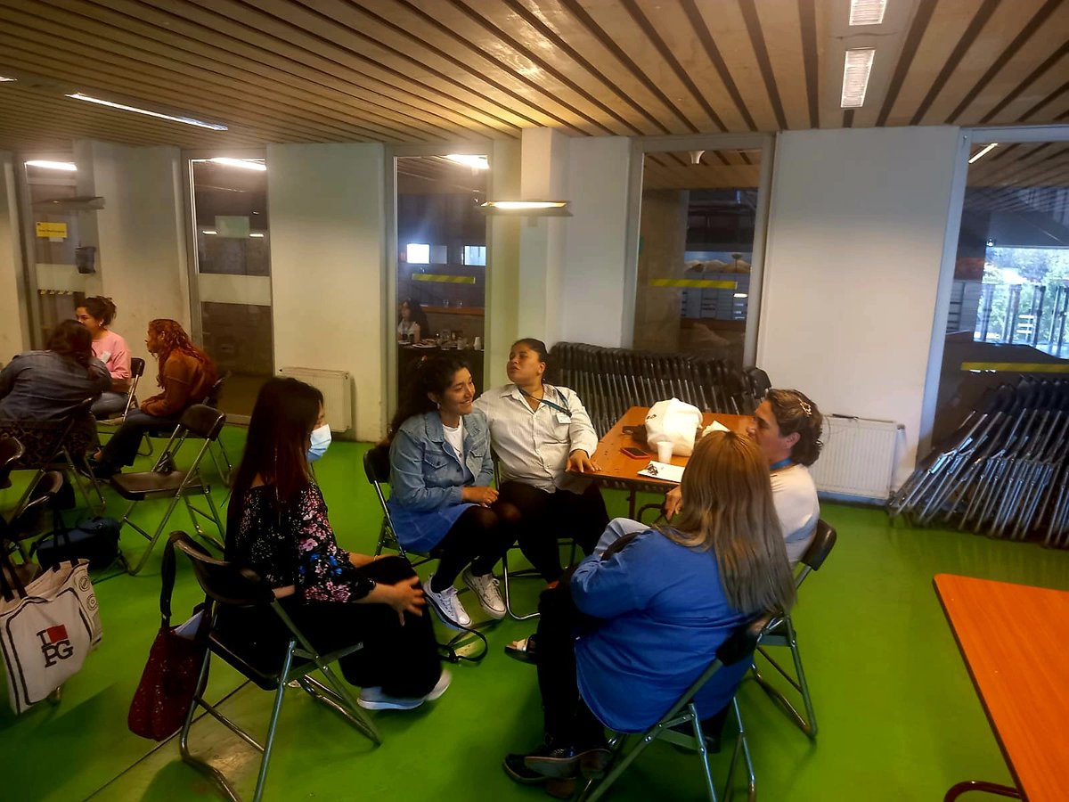 fundacion_todas's tweet photo. Hoy realizamos la tercera jornada de los talleres "Entre TODAS somos más", realizado en conjunto entre la Fundación Todas y Fundación @Kas_Chile, del cual participan funcionarias de la Municipalidad de @penalolen con el objetivo de potenciar sus capacidades y habilidades 💪🏽👩 https://t.co/mAxBKIv0zF