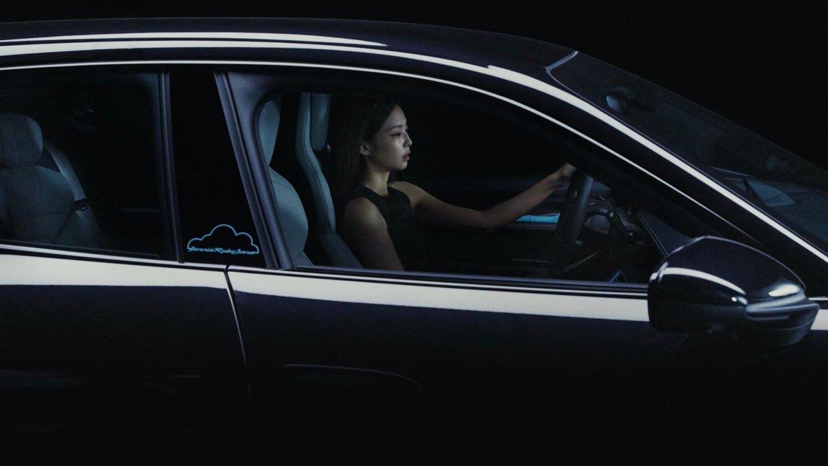 blackpinkbabo's tweet photo. JENNIE FOR PORSCHE 🤍 @Blackpink https://t.co/bPz8vektdC