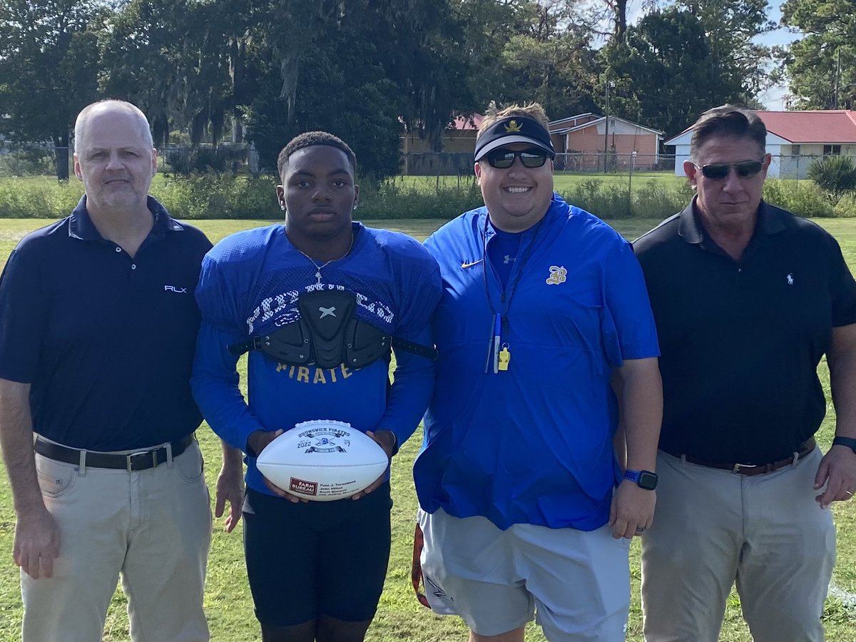 BrunswickFB's tweet image. Congratulations to #2 Ivan Johnson as he was named Farm Bureau Player Of The Week for Game 7 vs Lakeside . Ivan had a big game in the region match-up vs Lakeside with a scoop &amp;amp; score on defense and a big TD run on offense. 🟦🟨🏴‍☠️☠️⚓️ #AllAboutTheFamily #piratepride #PirateNation