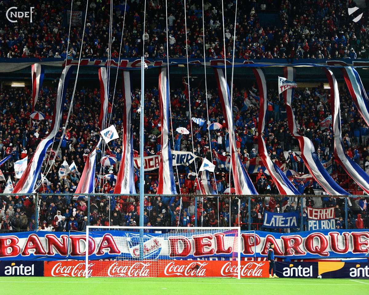 Nacional's tweet photo. No se compara con otra hinchada 🎶

#ElClubGigante 🔵⚪️🔴 https://t.co/SEIZdwd5l8