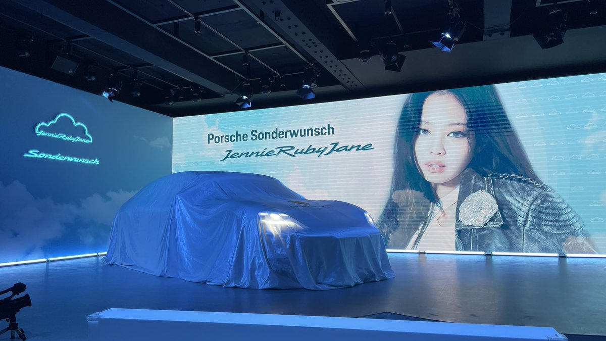 hohocho's tweet photo. About to see @Porsche Taycan 4S Cross Turismo for @BLACKPINK Jennie Ruby Jane! #Blackpink https://t.co/b0G1SRSEmA