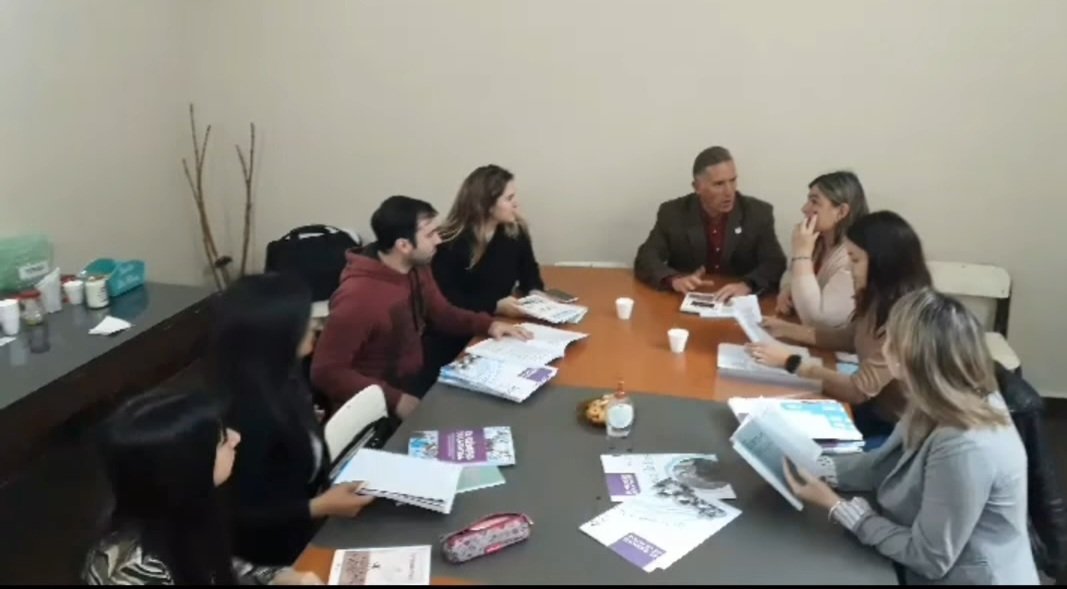 ClaudioRMartini's tweet photo. Nos reunimos para preparar la agenda del trabajo territorial de ESI con nuestra Coordinadora Regional la Prof. Itati Cabrera y el equipo de Capacitadores de la #Región22. Más educación sexual integral, más derechos para las y los estudiantes!
#ESImparable
@AlbertoSileoni https://t.co/2EsRVCi0z5