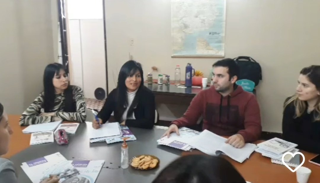 ClaudioRMartini's tweet photo. Nos reunimos para preparar la agenda del trabajo territorial de ESI con nuestra Coordinadora Regional la Prof. Itati Cabrera y el equipo de Capacitadores de la #Región22. Más educación sexual integral, más derechos para las y los estudiantes!
#ESImparable
@AlbertoSileoni https://t.co/2EsRVCi0z5