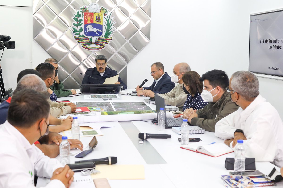 ubch_emiliocgue's tweet photo. #RT @NicolasMaduro: Estuvimos en una jornada de trabajo con todas las instituciones científicas del país, para el estudio a fondo del fenómeno ocurrido en Las Tejerías. Realizamos un completo análisis de imágenes satelitales, del antes y después del #8oc… https://t.co/WykMyzv1j6