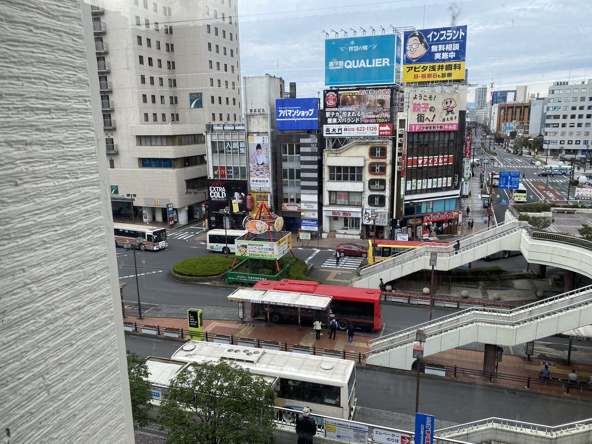 いちご一会とちぎ国体の宣伝だ(白目)
国体は昨日終わった

漫画栃木県の極みの中で描いたプロビデンスの目みたいなやつって、多分この宣伝のやつが一時期宇都宮美術館だったから描いたやつだと思う(白目)
https://t.co/QVn12paDgo 