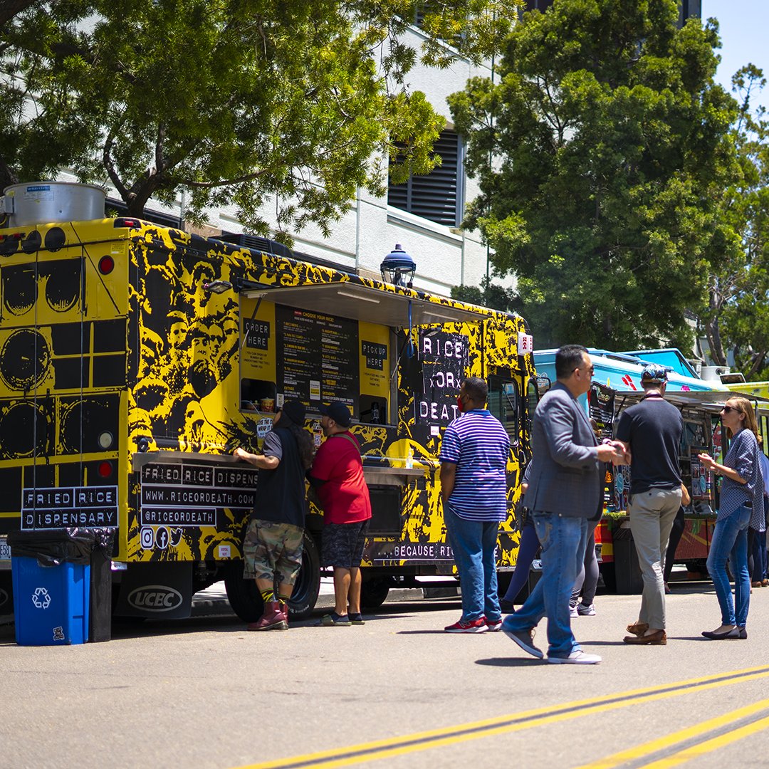 RiceOrDeath's tweet photo. THE REAL DEAL! Wednesday lunch at Curbside Bites! We'll be Downtown SD whipping up hot and fresh Fried Rice...come and get em!

@curbsidebites

Wednesday, October 12th
11am-2pm

Curbside Bites
India St &amp; W B St
San Diego, CA 92101 https://t.co/3GcCWurPiy