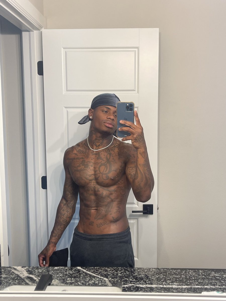 lilhuhofficial's tweet photo. Grey is the new Black 🖤 https://t.co/pHRpZyy3hK