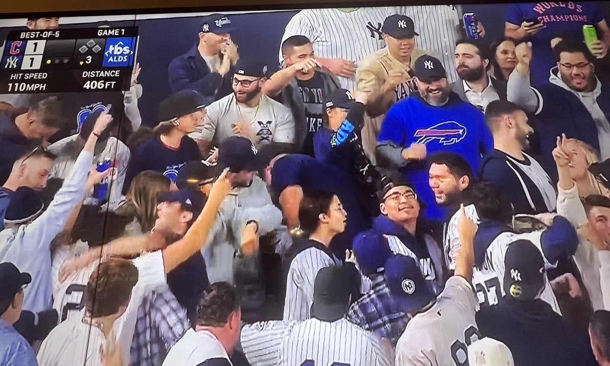 BuffaloFreddy's tweet photo. I spy with my little eye 😁 

#BillsMafia #GoYankees #BackBackBackGone #NYYankees #NYYCLE https://t.co/z5BKESOgUb