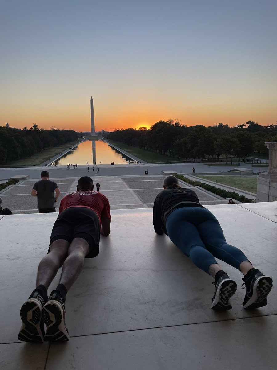 realNickCurry's tweet photo. Wanted to do something romantic with @ShaunaCurry504 so we watched the sunrise together... #PlankTalk https://t.co/MZjisslOnX