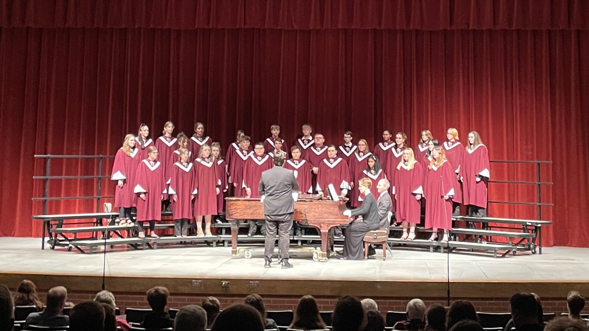 dr_ippensen's tweet photo. Wonderful performances by the #npspanthers who are part of our @norfolkchoir! They were great! https://t.co/c52d1ViKIA