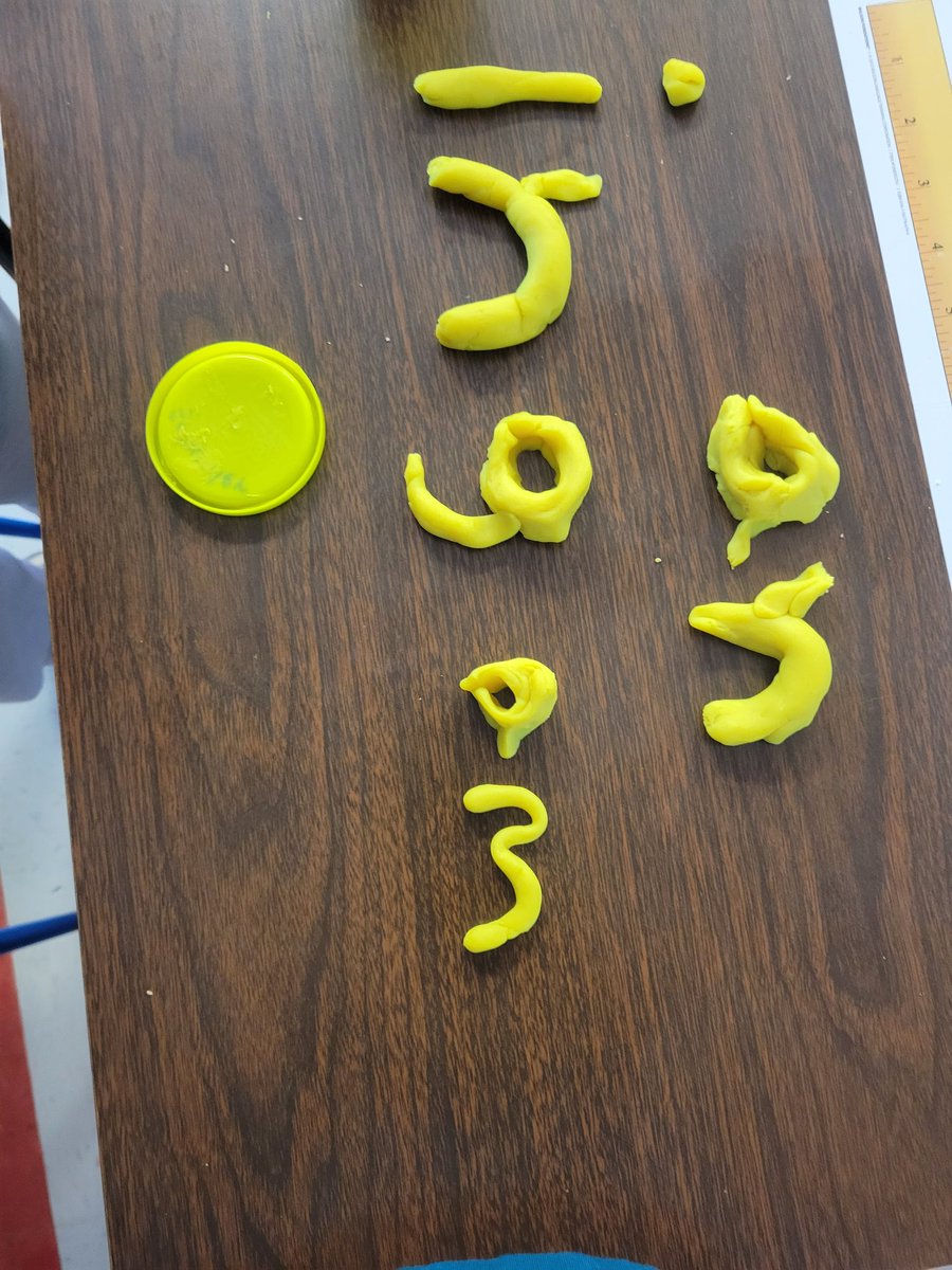 JennRispoli's tweet photo. Using playdough today during our Fundations review to make glued sounds.  
#secondgrade
#cpspride https://t.co/NZtNVMfbYR