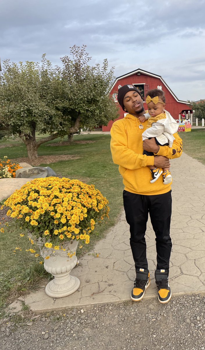 100Yrs_Jt's tweet photo. Jai Rae 💛🐝 https://t.co/5zVJiHoIvl