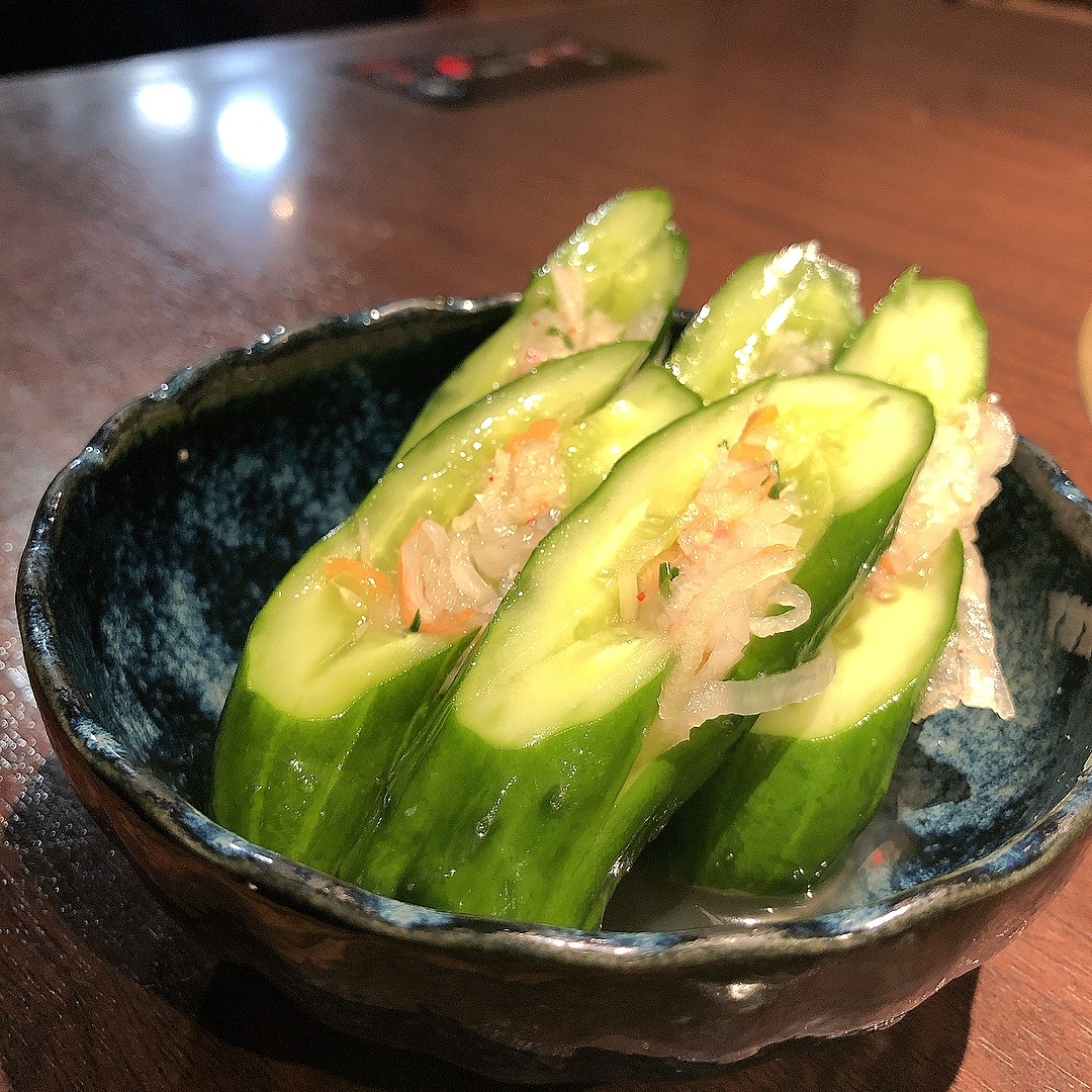 bar_deak's tweet photo. おはようございます！
本日東京は☁ひんやりします…💦

ひんやりと言えば
店長大好き　#オイキムチ
近所の焼き肉屋さんの手作りですが
これが美味しすぎるんです♡
そんな美味しいものパワーで今日も頑張りましょう☺️

本日も、よろしくお願いいたします✨

#企業公式が毎朝地元の天気を言い合う https://t.co/buDE2ZxBDS