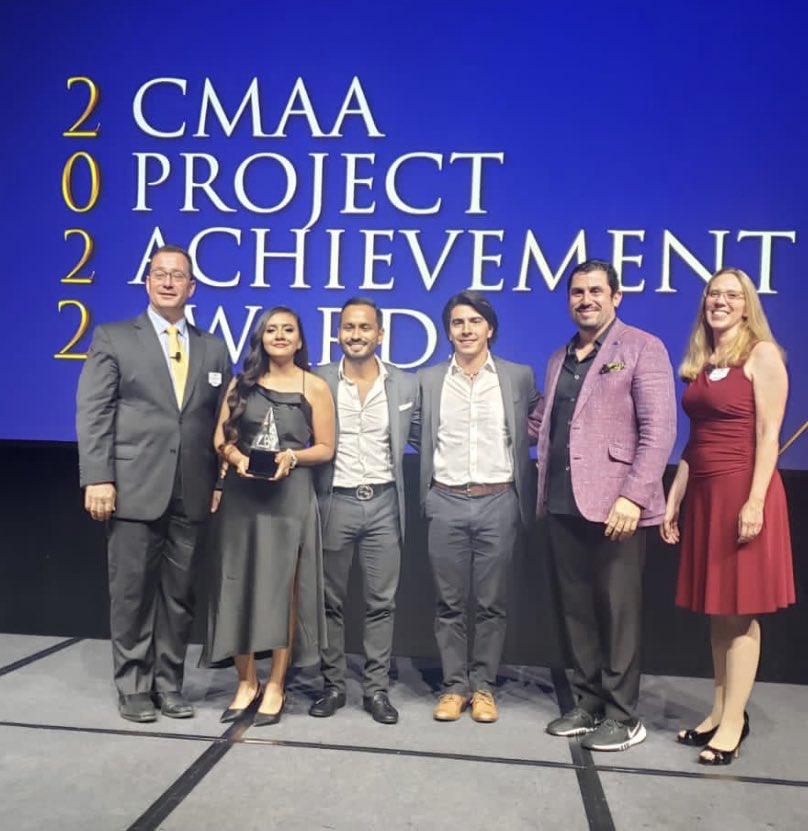 DamianPiza's tweet photo. #CMAA2022 #CMAawards https://t.co/cSIegfTiRk