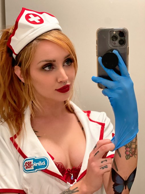 Good morning it is a phenomenal day to be a blink 182 fan https://t.co/bdHHjcDoYL