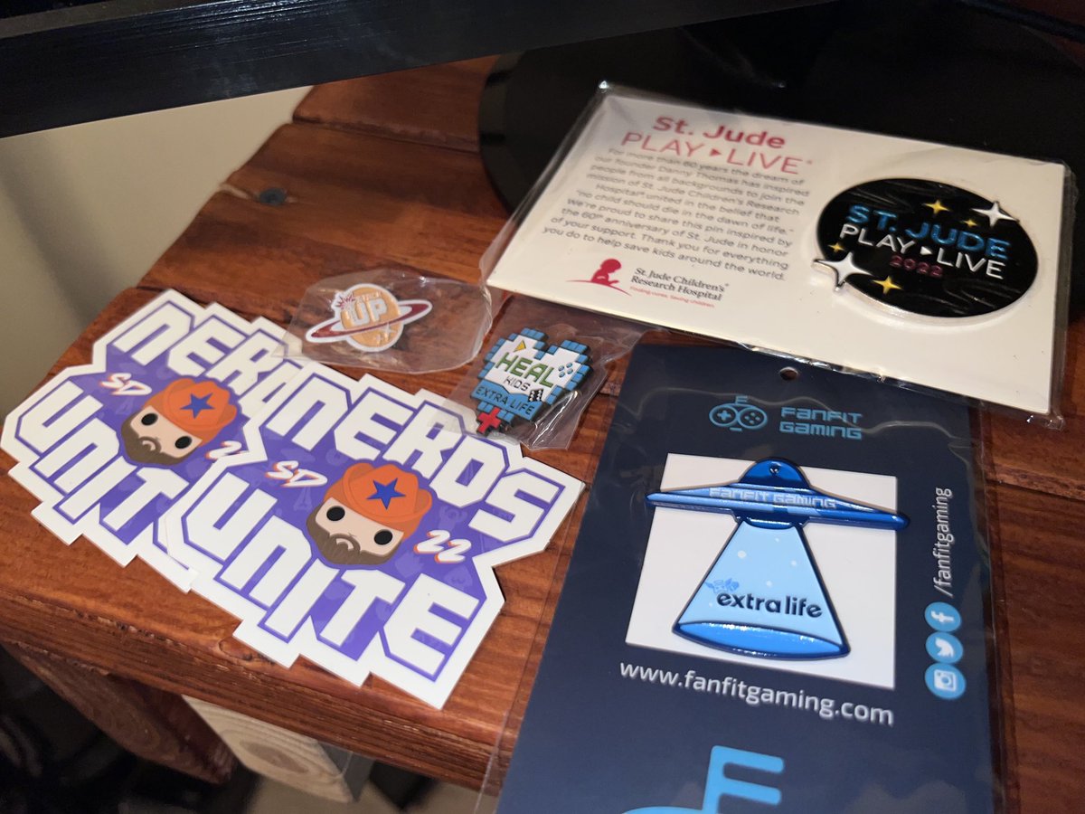 CHEEZM0's tweet photo. My son claimed some amazing goodie’s for me from #TwitchCon 
Wish I could have been there.
⁦@CSSully⁩ ⁦@StackUpDotOrg⁩ ⁦@ExtraLife4Kids⁩ 
#NerdsUnite https://t.co/ZO4S69qmvs