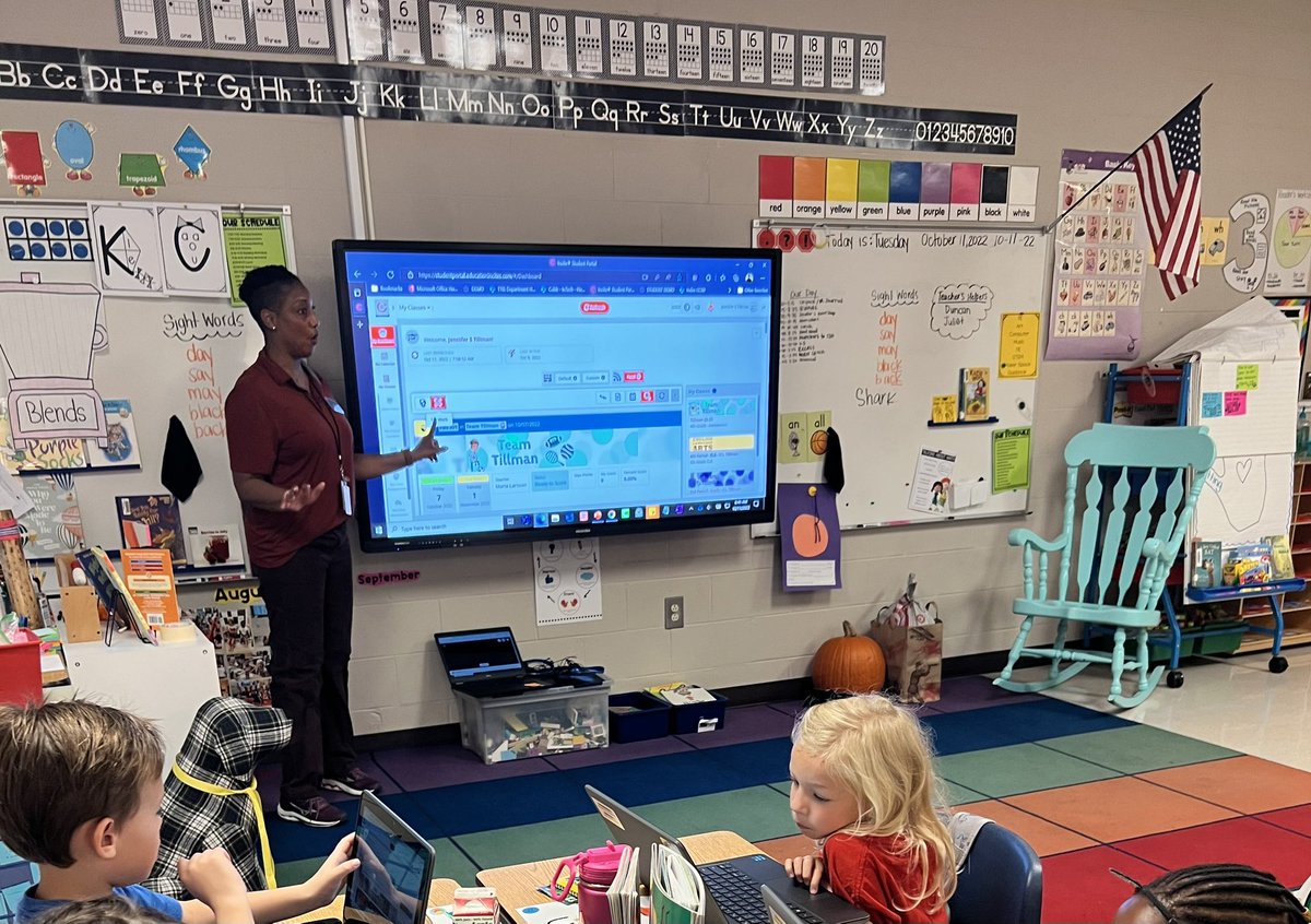 MrsSigman5's tweet photo. We LOVED having @j_tillman77 in our classroom today! She taught us how to record a video on CTLS! Thank you!!! https://t.co/q4IQaqKGRm