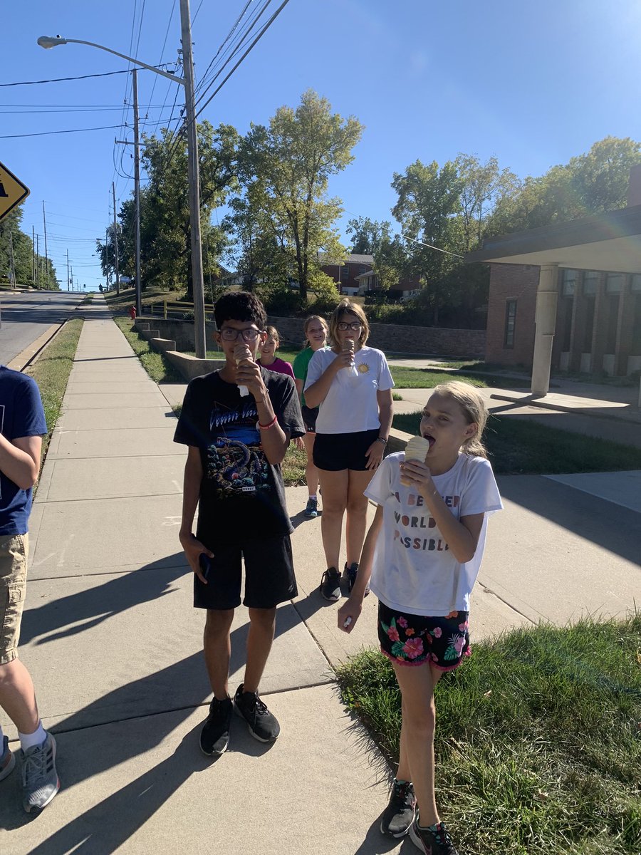 DanFerguson13's tweet photo. Had a great time coaching this crew this year in cross country. So much improvement and new PR’s almost every race. #TMSbearsKS https://t.co/ddmbisw6p0