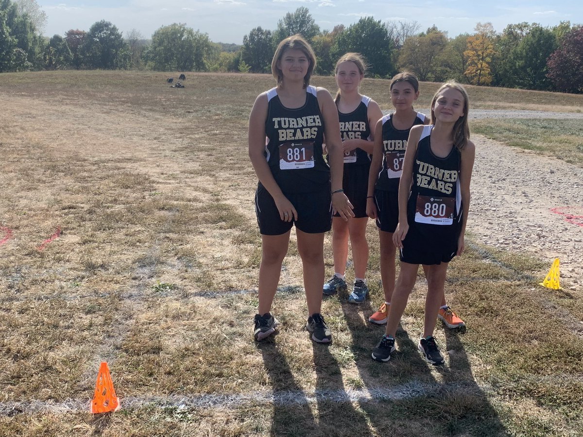 DanFerguson13's tweet photo. Had a great time coaching this crew this year in cross country. So much improvement and new PR’s almost every race. #TMSbearsKS https://t.co/ddmbisw6p0