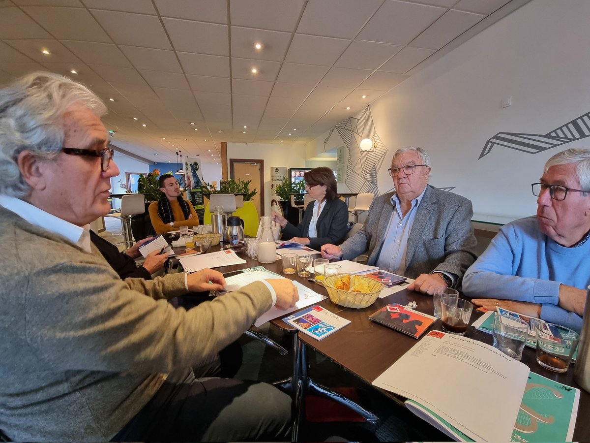 CEEVO95's tweet photo. #valdoise / #iledefrance / #Ceevo95 / #FaClub / #FestivalAuvers : Animation par le CEEVO de la réunion du Comité Pilote du "Fa Club" pour la mobilisation des entreprises du Val d'Oise qui soutiennent en Mécénat les projets du Festival musical d'Auvers - https://t.co/CSYqRL4ezl https://t.co/dG40tZZ97k