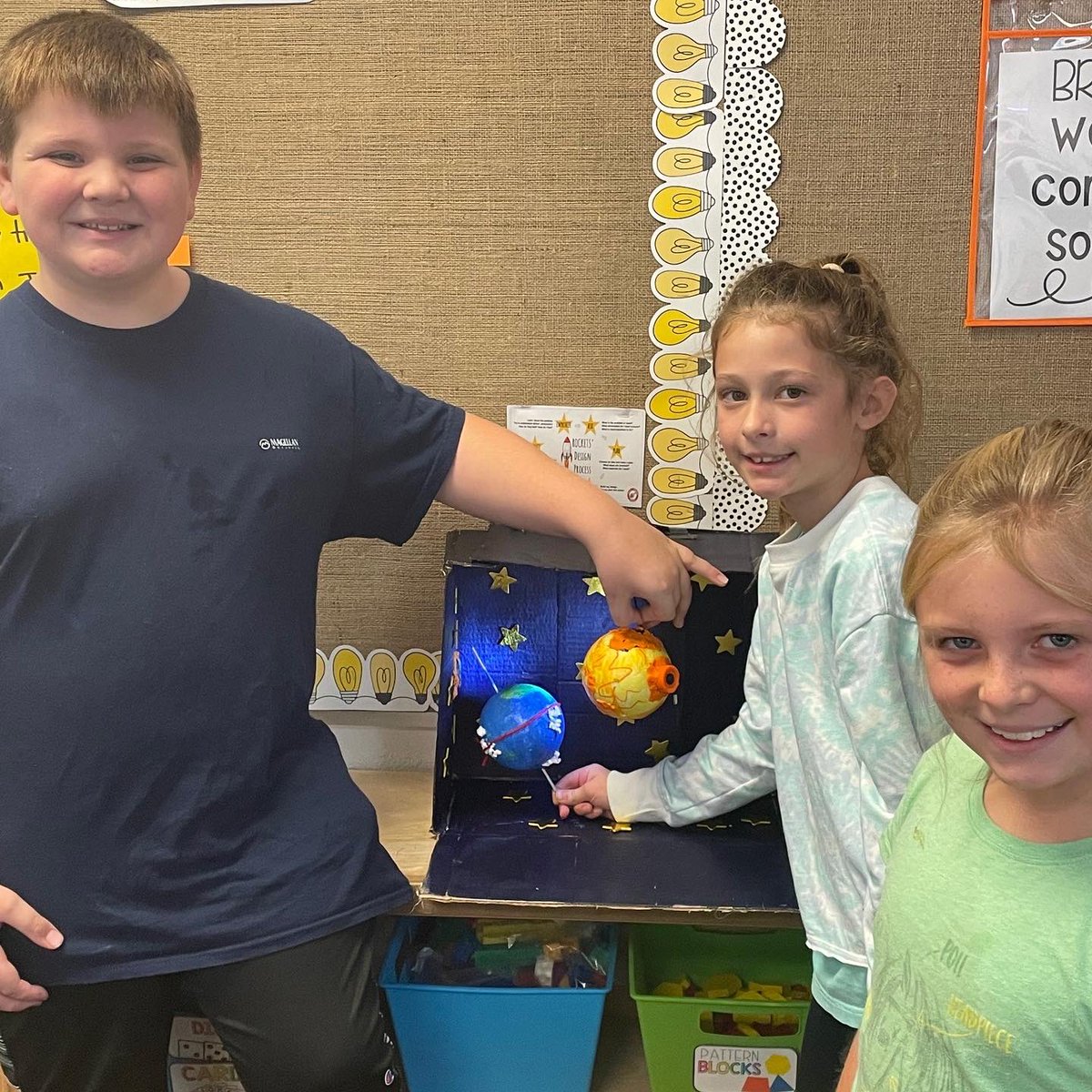 RBESRockets's tweet photo. Our fourth graders constructed a model to explain how the Earth’s 🌍orbit, with its consistent tilt, affects seasonal changes. With this knowledge they could determine the appropriate apparel needed when traveling. #makinglearningreal https://t.co/USXlnZlXRc