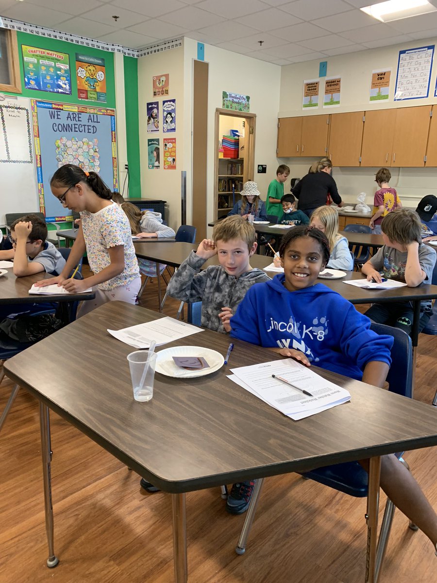 DenaMundy's tweet photo. @4thLincolnK8 Fourth graders learn the importance of earthworms in our food webs. @LincolnK8School @lincolnk8sonju https://t.co/hOLxU4abWs