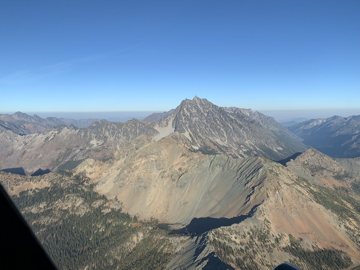 KCSOAirsupport's tweet image. Guardian 2 and crew just pulled an injured hiker off Aasgard Pass.