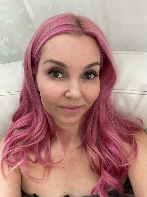 Someone tell me to get off of this couch and start shooting my customs! https://t.co/zHJtBlbbQ9