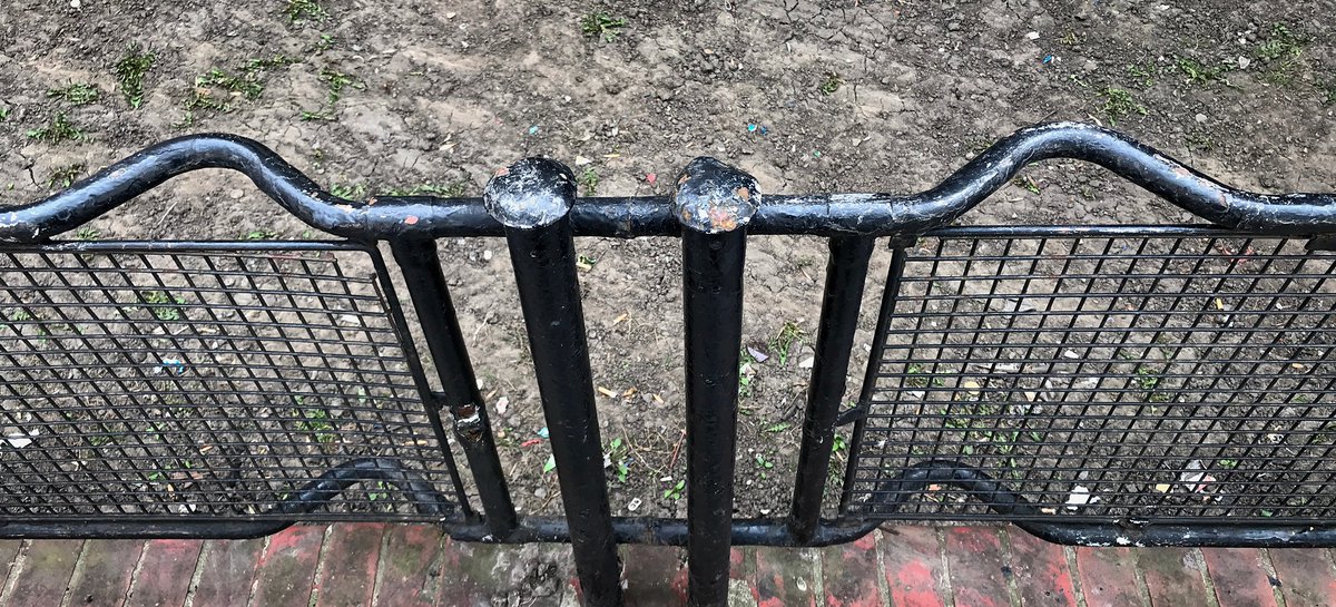 dabitch's tweet photo. A design you might not know about. These wavy metal fences in London are emergency stretchers. https://t.co/FPhiFAomKk