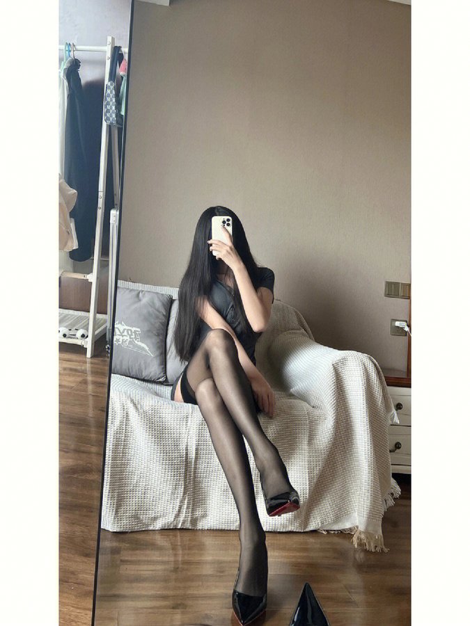 vivijj_'s tweet photo. 爱拍照是女人的天性！
#空姐 #丝袜 #高跟 https://t.co/SyADgydua1