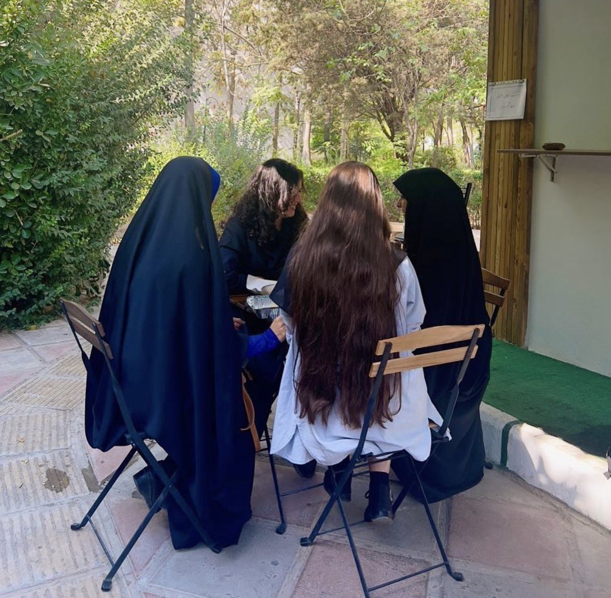 yashar's tweet photo. A new Iran with the freedom to choose. 

#MahsaAmini #ZhinaAmini https://t.co/eU4ocD0rNc
