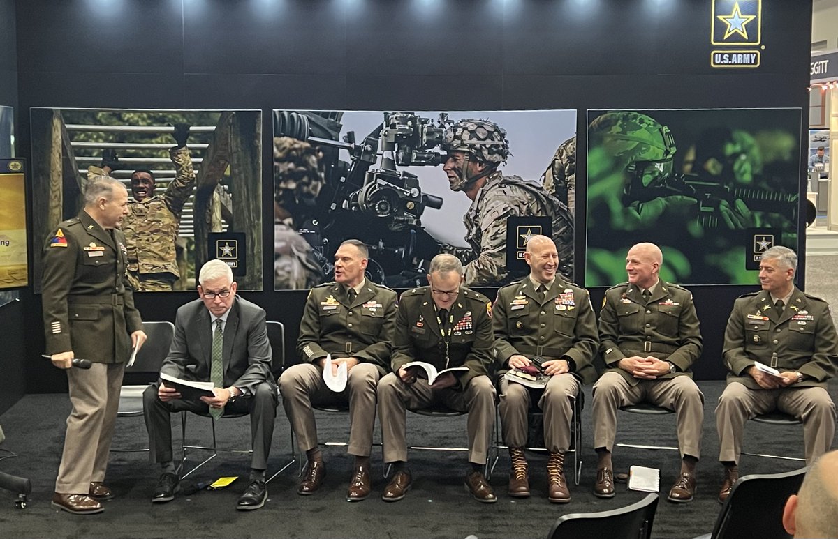 'Heavy hitters’ + #armytraining + day 2 #AUSA2022 = @USArmy G-3/5/7's BG Lombardo @USArmyDoctrine's Rich Creed @ArmorSchool's BG Feltey @NTC_UPDATE's BG Taylor @JRTCandFortPolk's BG Gardner @7thATC's BG Hilbert & @usacactraining's COL Woodward #VictoryThroughTraining