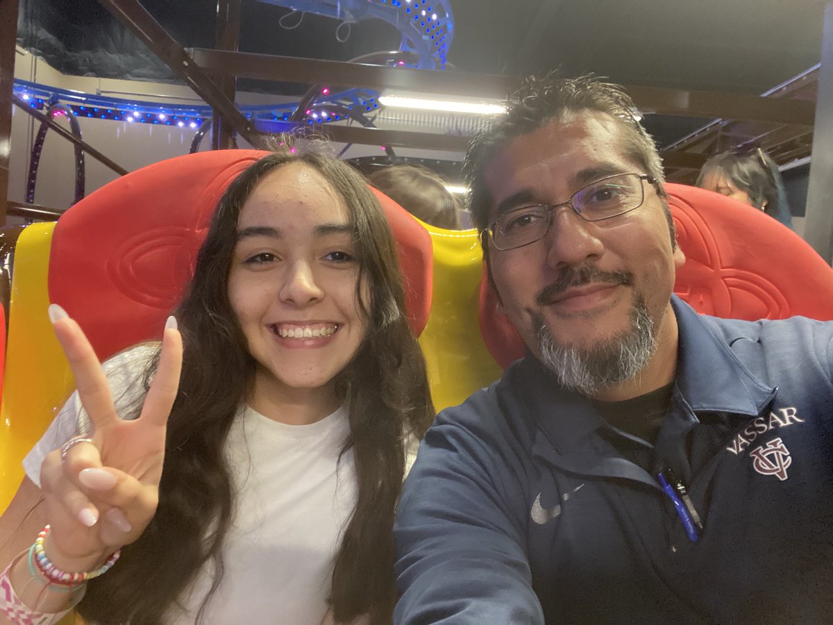 IvanCedilloVC's tweet photo. Making a short pit stop after a long bus trip! ⁦@conquestjournal⁩ ⁦@DVHSYISD⁩ ⁦@YsletaISD⁩ ⁦@GEARUP_DVHS⁩ ⁦@vlara_82⁩ #OFOD https://t.co/ZoRgw3FtUX