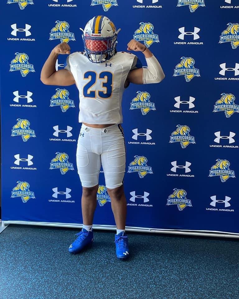 EEACS_CoachFord's tweet photo. Third and final senior preview of the day. Anthony Roman LB/TE. Anthony is your prototype linebacker. He fills the holes very well and can also cover when needed. Kid is an absolute beast when he steps on the football field. @AnthonyJRoman23 https://t.co/dJkcMWYgZK