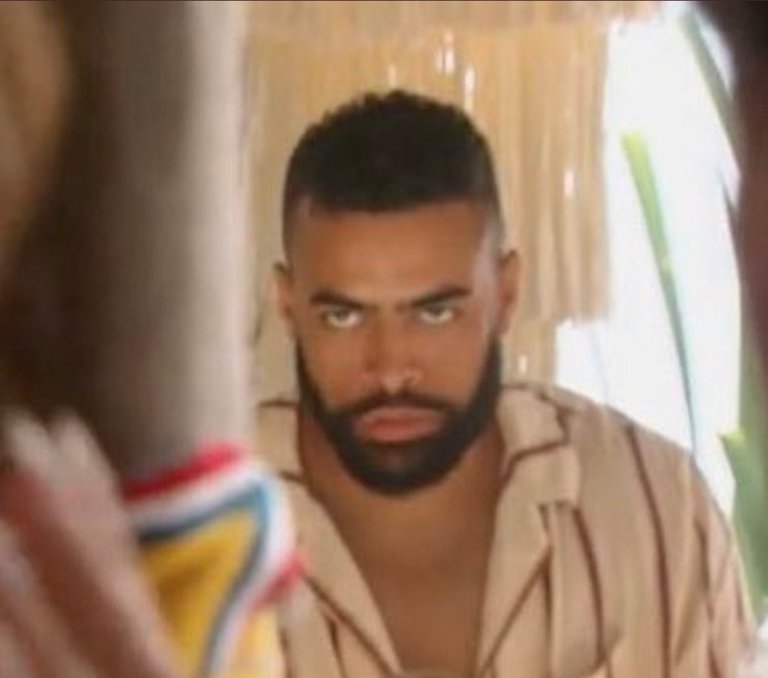 marinacarlson's tweet photo. #BachelorInParadise 

Michael: “I’m alone, and I’m tryna find somebody” 

Me, remembering how Sierra GAVE HIM THE STARS and he said he wasn’t ready but she went home and he stayed: https://t.co/nWbnuePO6i