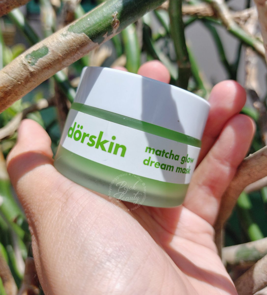 hayddengemz's tweet photo. Moisturizer 2 in 1 dengan tekstur dan aroma yang so yummy. Bekerja semalaman, bangun pagi kulit terasa lembab dan kenyal.
#racuninskincare #HayReview
🍵 DÖRSKIN Matcha Glow Dream Mask 🍵 https://t.co/hnVAm3TTRu