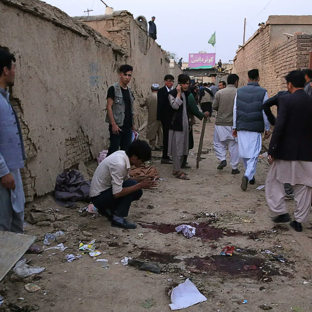 Hasanaliadalat's tweet photo. هر کوچه و پس کوچه غرب کابل شاهد نسل‌کشی هدفمند هزاره‌ها است  .
 #StopHazaraGenocide https://t.co/1DofV6h4A8