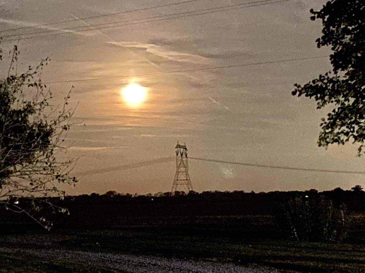 dnj794's tweet photo. The moon has been amazing the past few nights! Photo cred: @johnboer68 https://t.co/oFFsBCu1JV
