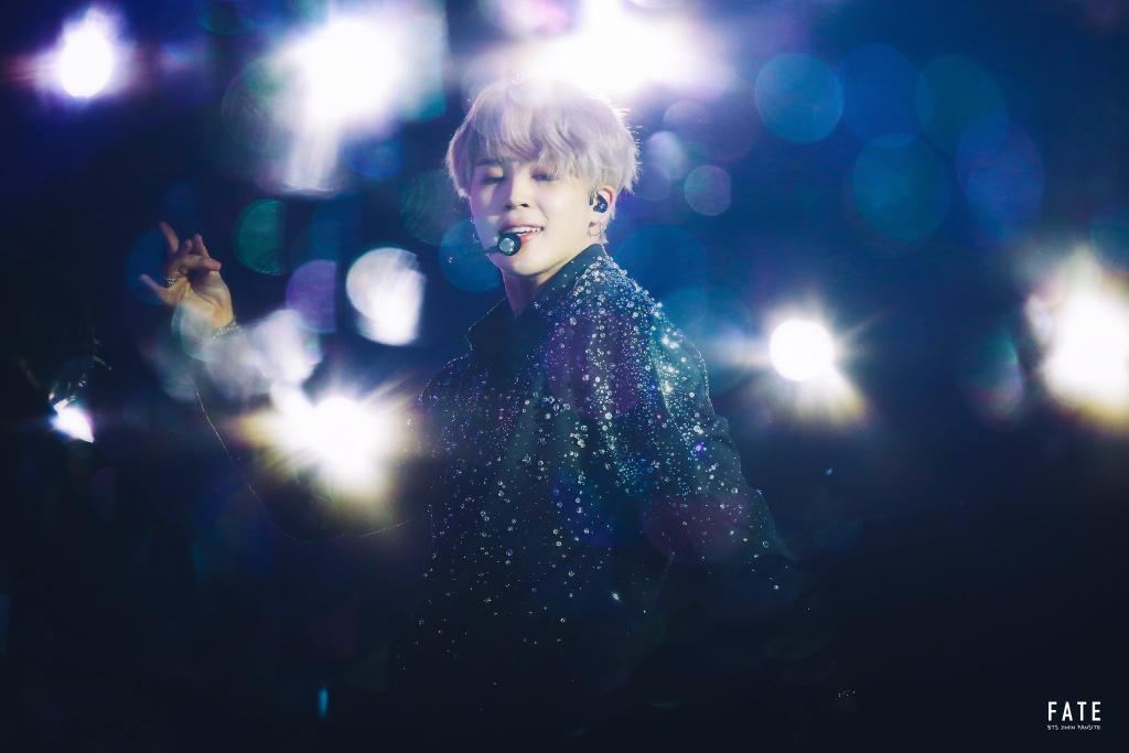 katv_19's tweet photo. @Koo_koo_san13 Hola 💜  BTS y sobre todo Jimin han sido un soporte emocional desde que los conocí en el 2015. Jimin es una luz para mi, adoro su voz, su sonrisa y sus pequeños ojos, así como su personalidad. Me encanta como es extrovertido y tímido a la vez jaja y como brilla en el escenario. https://t.co/p2ZRegw0KK