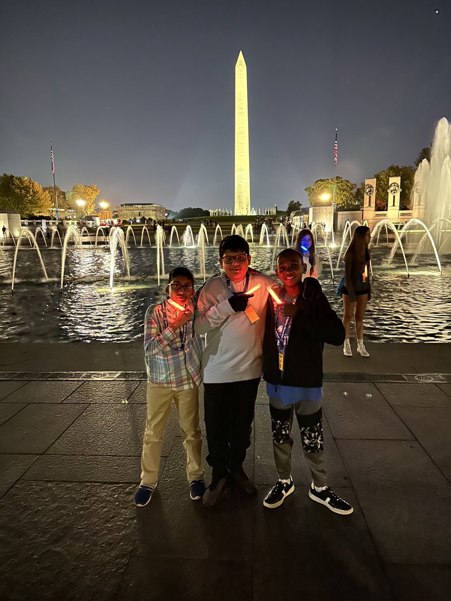 chuckbenesh's tweet photo. Bus 2 at the World War II Memorial #hyattsdc2022 https://t.co/WqeiOraB7O
