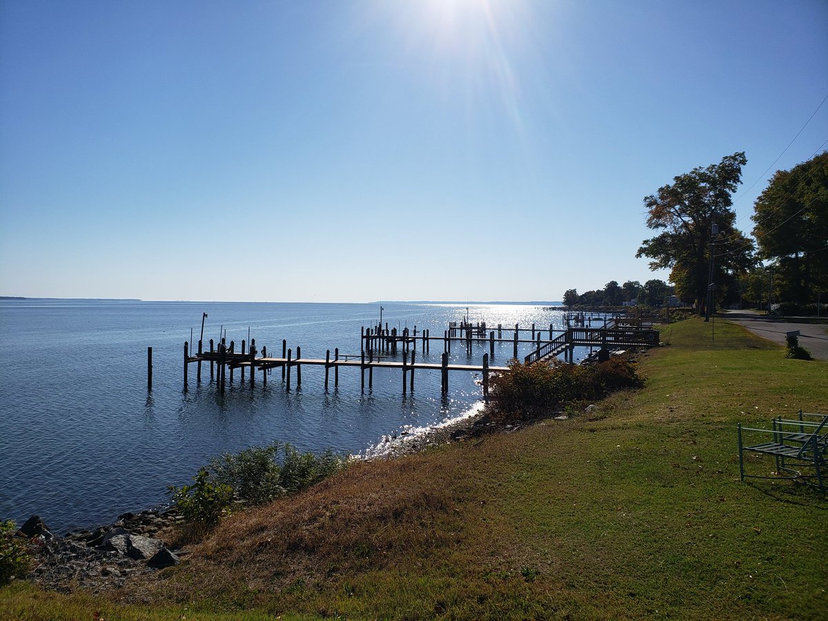 gaylequilts's tweet photo. It was a perfect day to walk along the #rivah #ColonialBeach https://t.co/d75qunMHT6
