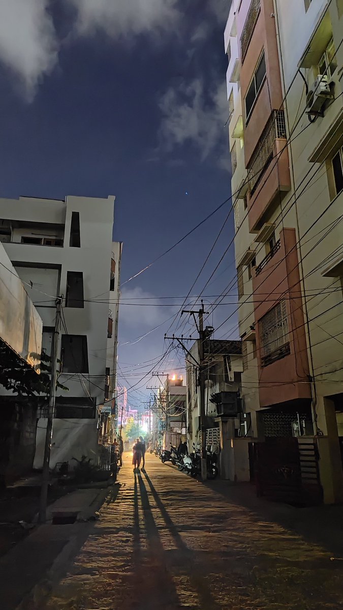 KrishHari219's tweet photo. Hey @motorolaindia  amazing performance of Night Mode for #MotorolaEdge30Fusion . Captured these picture in extreme drak. https://t.co/9SgxYgFdVT