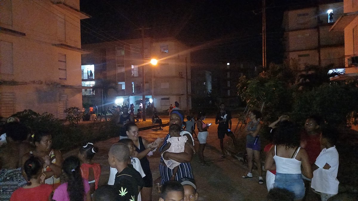 GHNordelo5's tweet photo. Se respira ambiente cederista en muchos lugares del país. #Cuba #CDRCuba #SoyCederista #SomosDelBarrio https://t.co/HvAXUVPTw1
