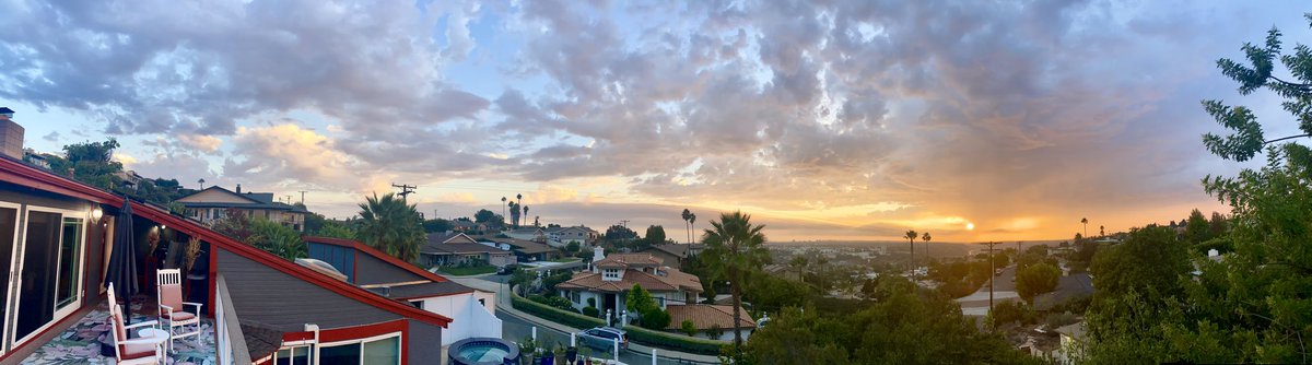 GlassmanJaga's tweet photo. Beautiful #skyline from our deck tonight https://t.co/XDSR6JJy0N