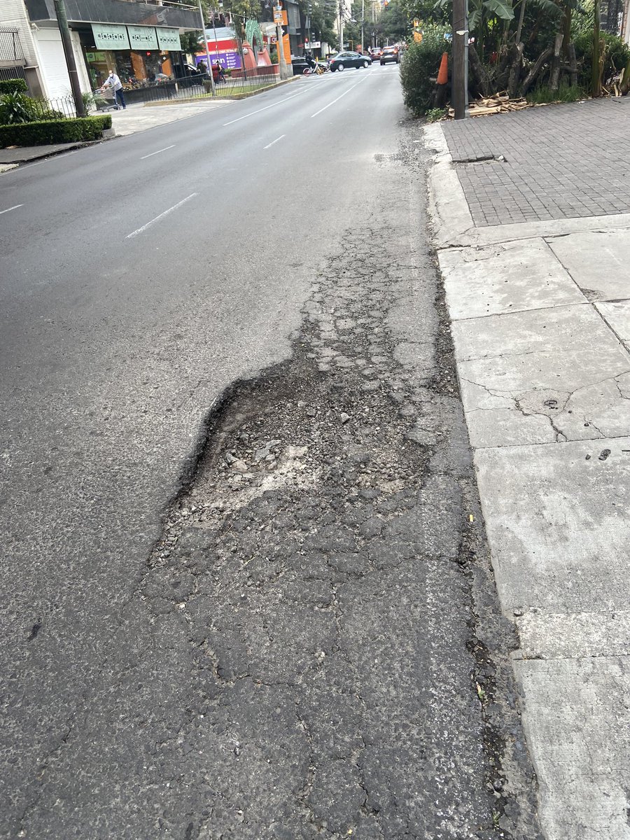 ursus_19's tweet photo. @MHcesac bache Arquimedes 107, entre Masaryk y Horacio @AlcaldiaMHmx https://t.co/dDmg1cS7hJ