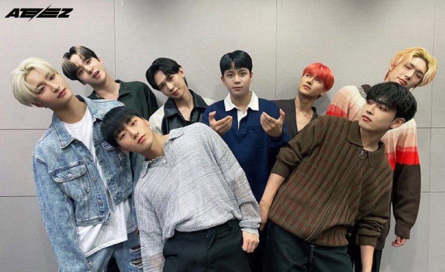 ryulogs's tweet photo. are they pretending to be an apple that jongho is breaking? 😭 https://t.co/JT4pIXKLGa