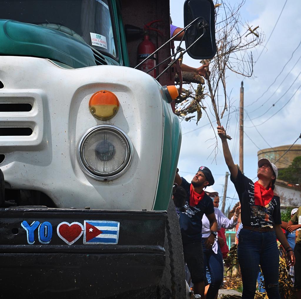Con tantos palos que te dio la vida
y aún sigues dándole a la vida sueños.
✍️ Fayad Jamís
📷 <a href="/HeydyMontes/">Heydy Montes de Oca</a> 
#YoUsoPañueloRojo #FuerzaCuba #FuerzaPinar